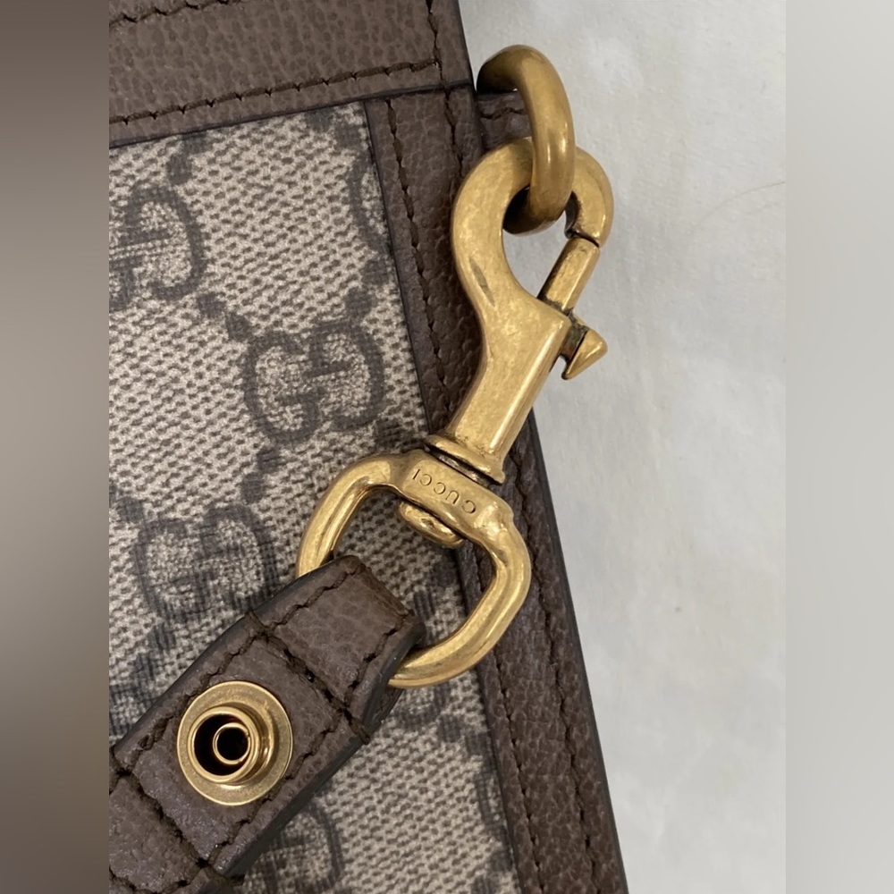 Disney x GUCCI BRAND NEW DONALD DUCK WRISTLET CLUTCH LOGO BAG Retired RARE - Picture 13 of 15